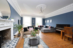 ALTIDO Stunning house with free parking